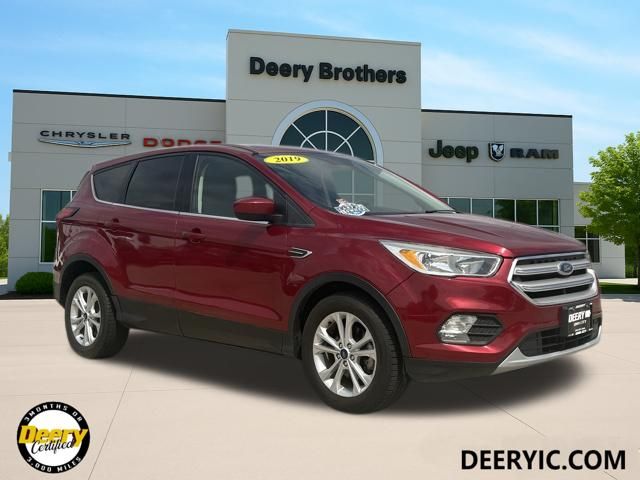 2019 Ford Escape SE's photo