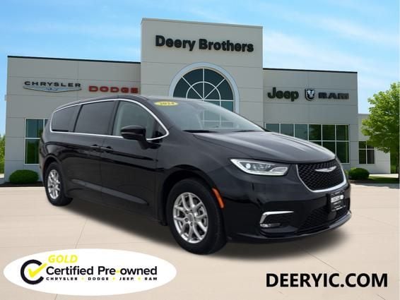 2024 Chrysler Pacifica Touring L's photo