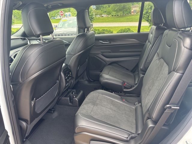 2025 Jeep Grand Cherokee Altitude X photo 4