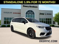 2026 Chrysler Pacifica Select Passenger Van