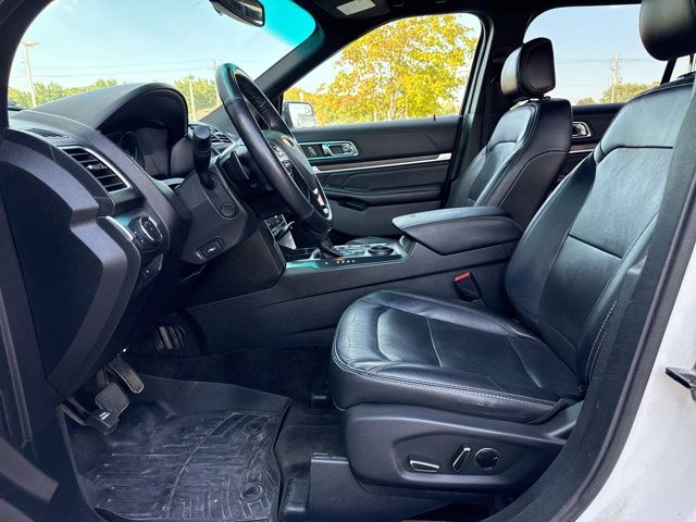 2016 Ford Explorer Limited photo 2