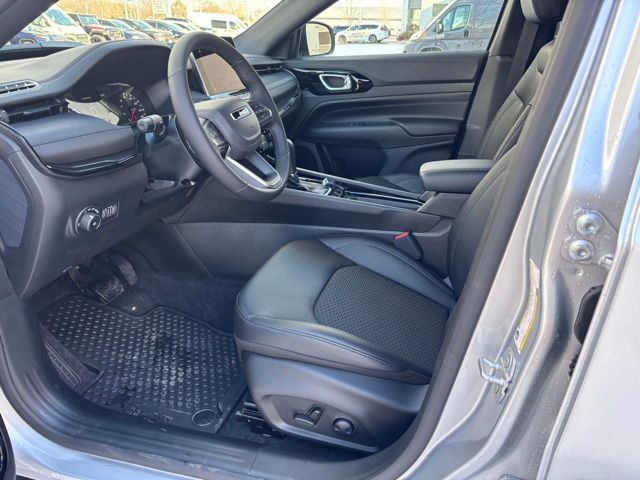 2025 Jeep Compass Altitude Sport photo 2