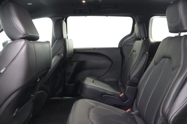 2026 Chrysler Pacifica Select - Photo 16