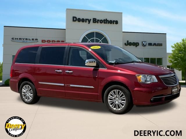 2016 Chrysler Town & Country Touring-L's photo