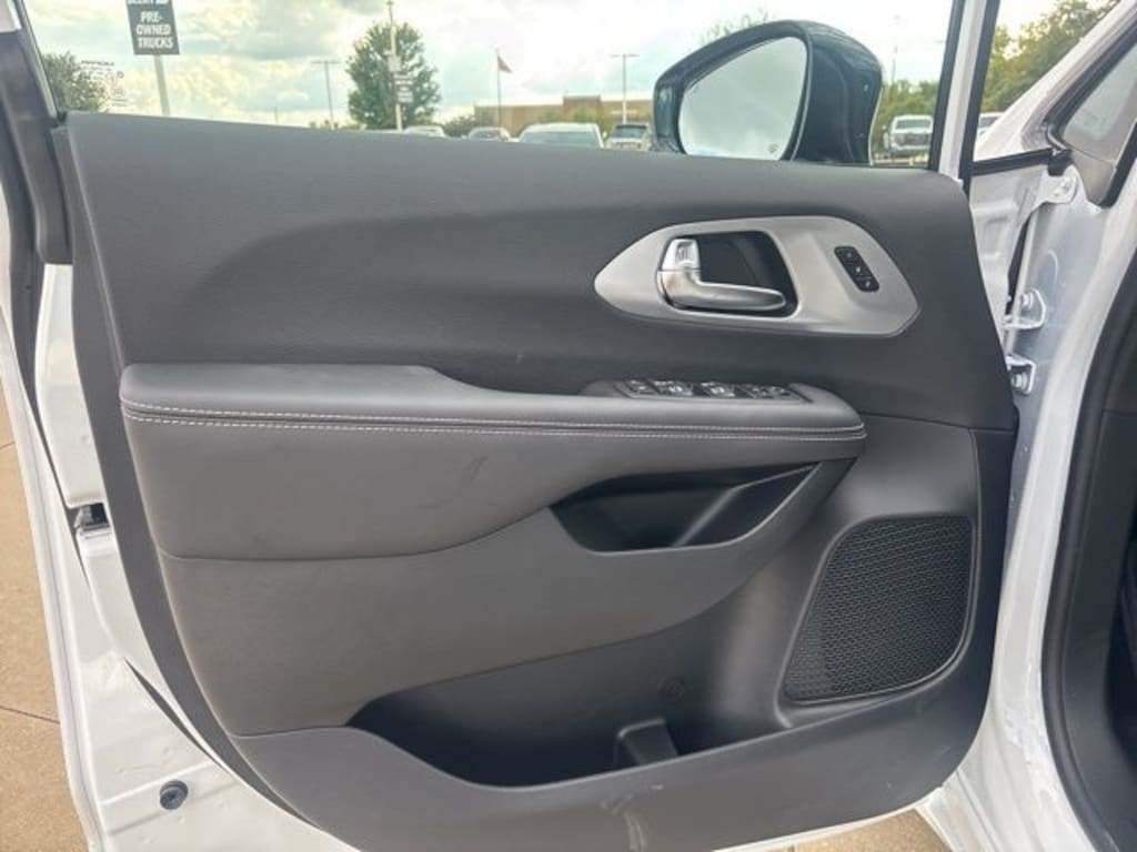 New 2026 Chrysler Pacifica Limited Passenger Van