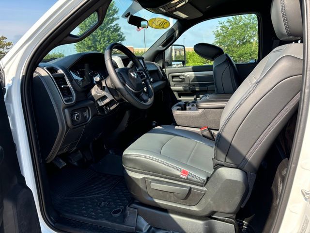 2024 Ram 5500 Tradesman photo 2