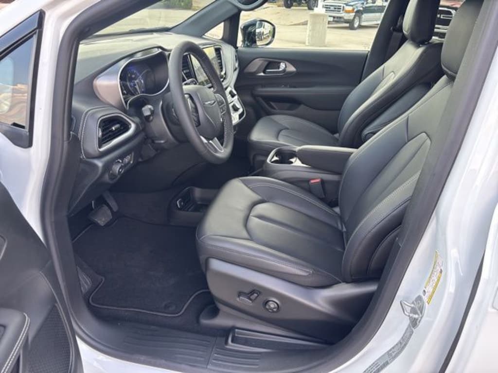 New 2026 Chrysler Pacifica Select Passenger Van