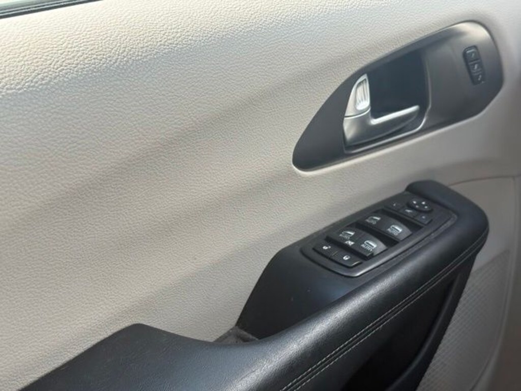 Used 2019 Chrysler Pacifica Limited Van Passenger Van