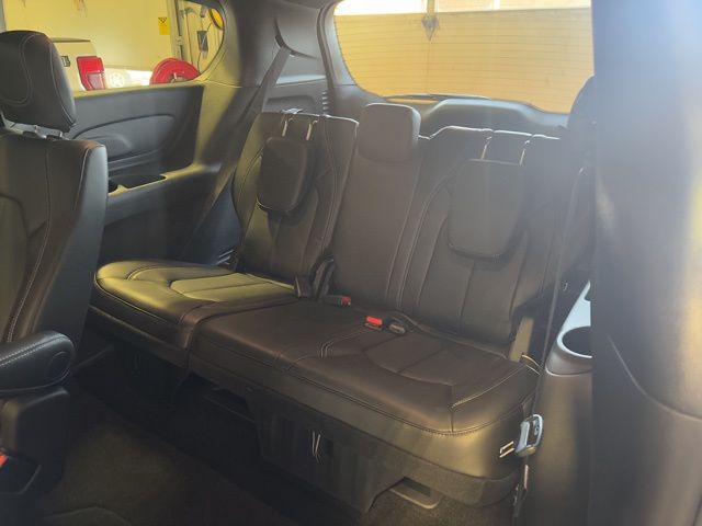 2025 Chrysler Pacifica photo 3