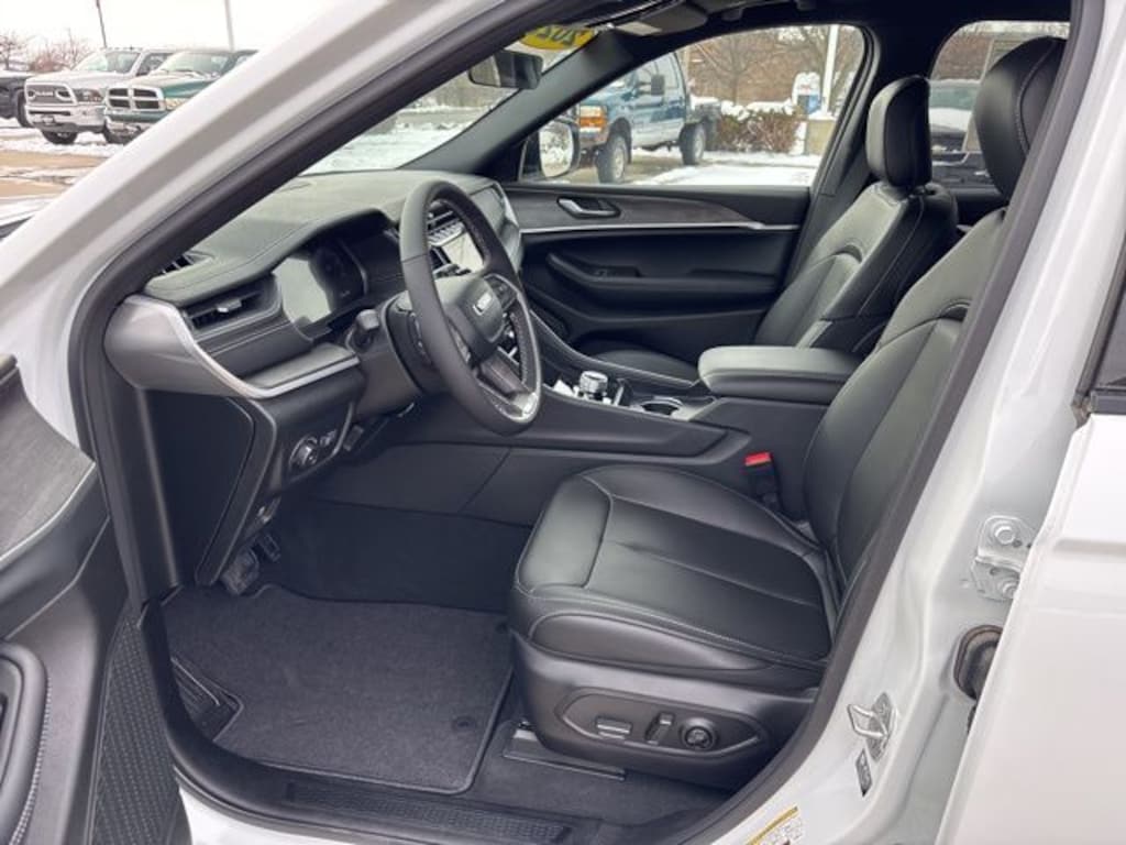 New 2025 Jeep Grand Cherokee L Limited Sport Utility