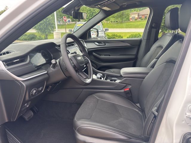 2025 Jeep Grand Cherokee Altitude X photo 2