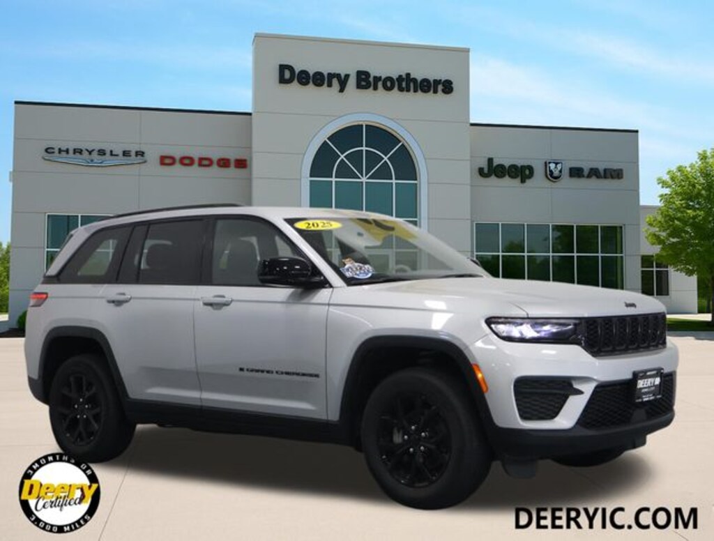 Used 2025 Jeep Grand Cherokee Altitude 4x4 SUV