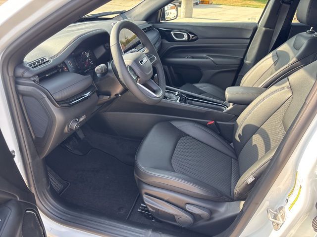 2026 Jeep Compass Altitude Special Edition photo 2