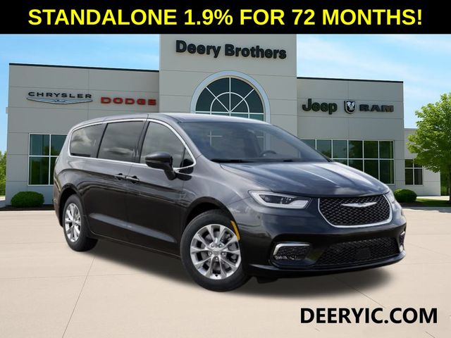 2026 Chrysler Pacifica Select's photo