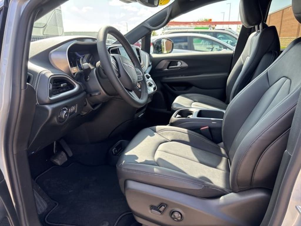 New 2026 Chrysler Pacifica Select Passenger Van