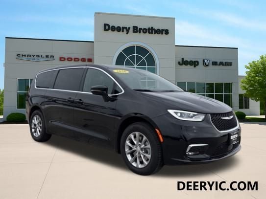 2026 Chrysler Pacifica Select's photo