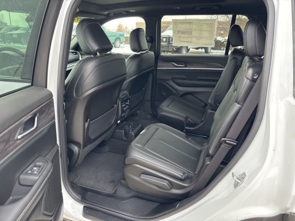 New 2025 Jeep Grand Cherokee L Limited Sport Utility