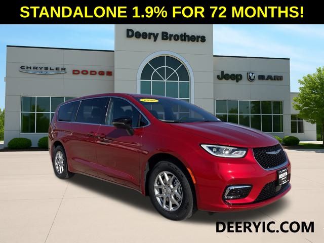 2026 Chrysler Pacifica Select's photo