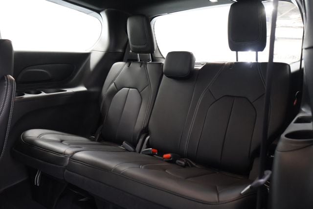 2026 Chrysler Pacifica Select - Photo 17
