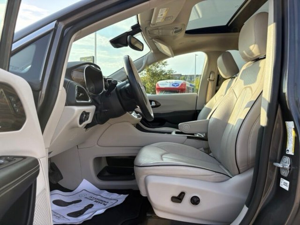 Used 2021 Chrysler Pacifica Hybrid Limited Van Passenger Van