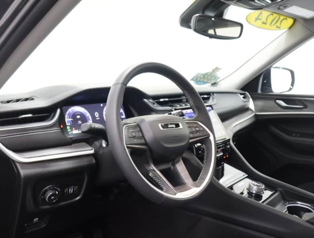 Used 2024 Jeep Grand Cherokee Limited 4x4 SUV