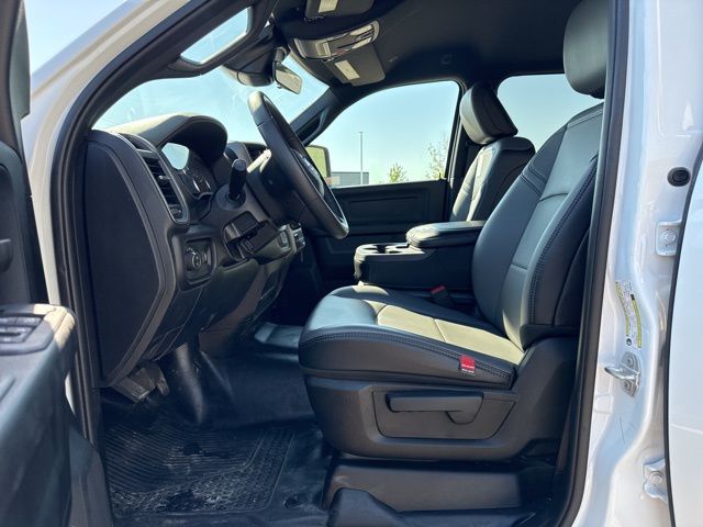 2025 Ram 3500 Tradesman photo 2