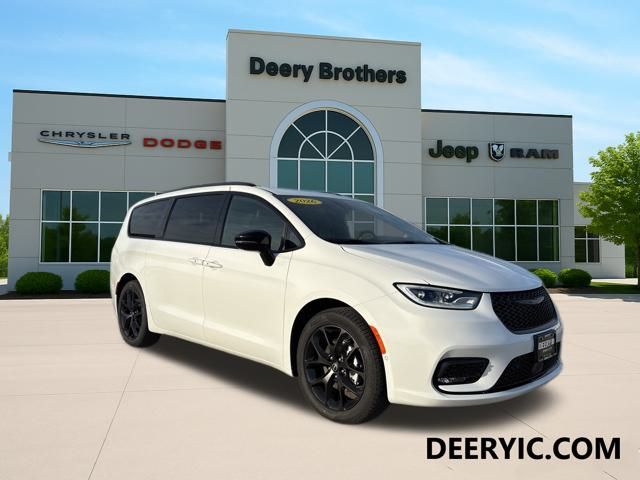 2026 Chrysler Pacifica Passenger Van 