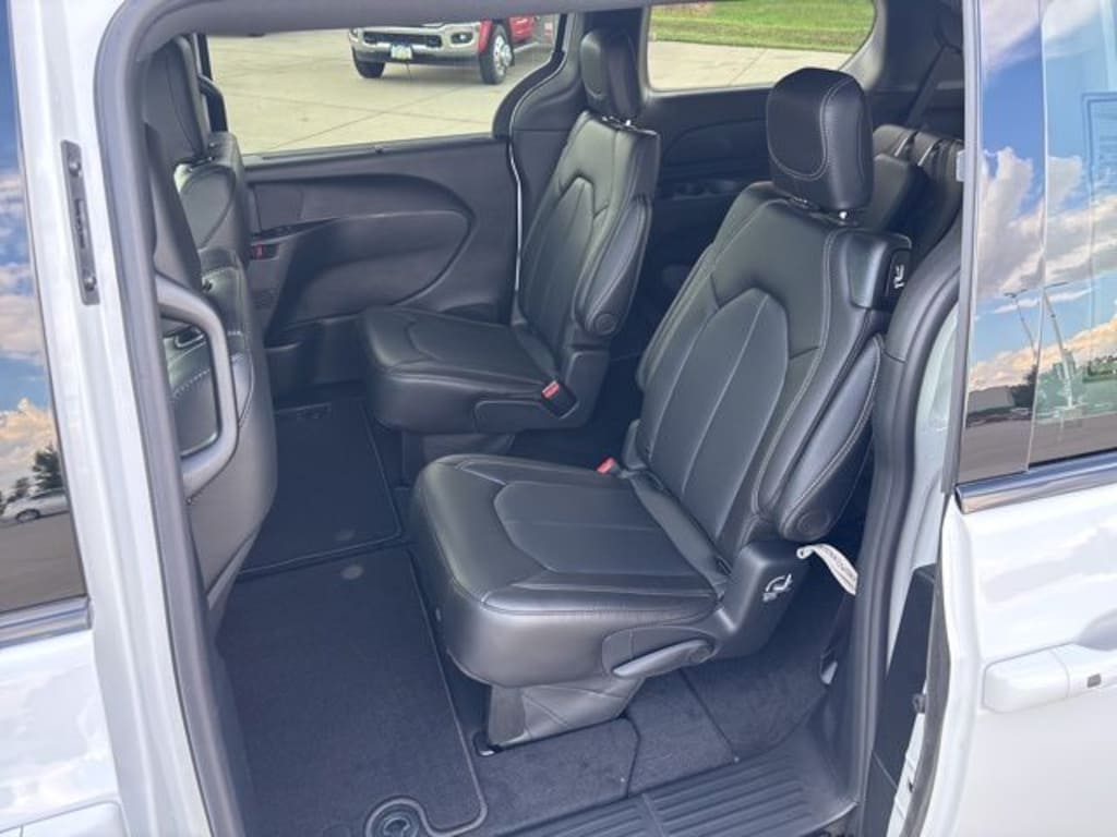 New 2026 Chrysler Pacifica Select Passenger Van