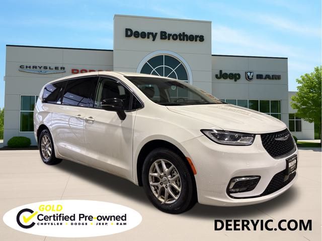 2024 Chrysler Pacifica Touring L's photo