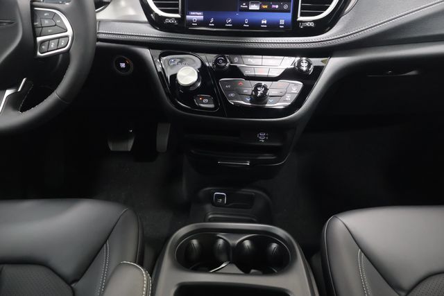 2026 Chrysler Pacifica Select - Photo 7