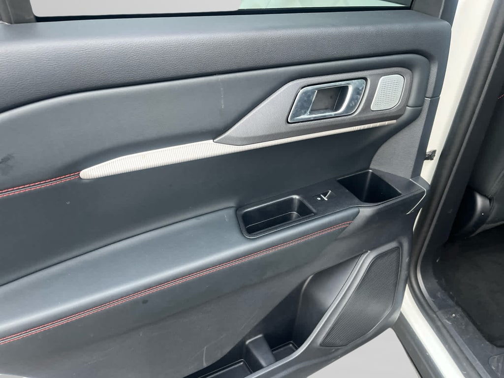 2025 Ford Explorer ST - Photo 24