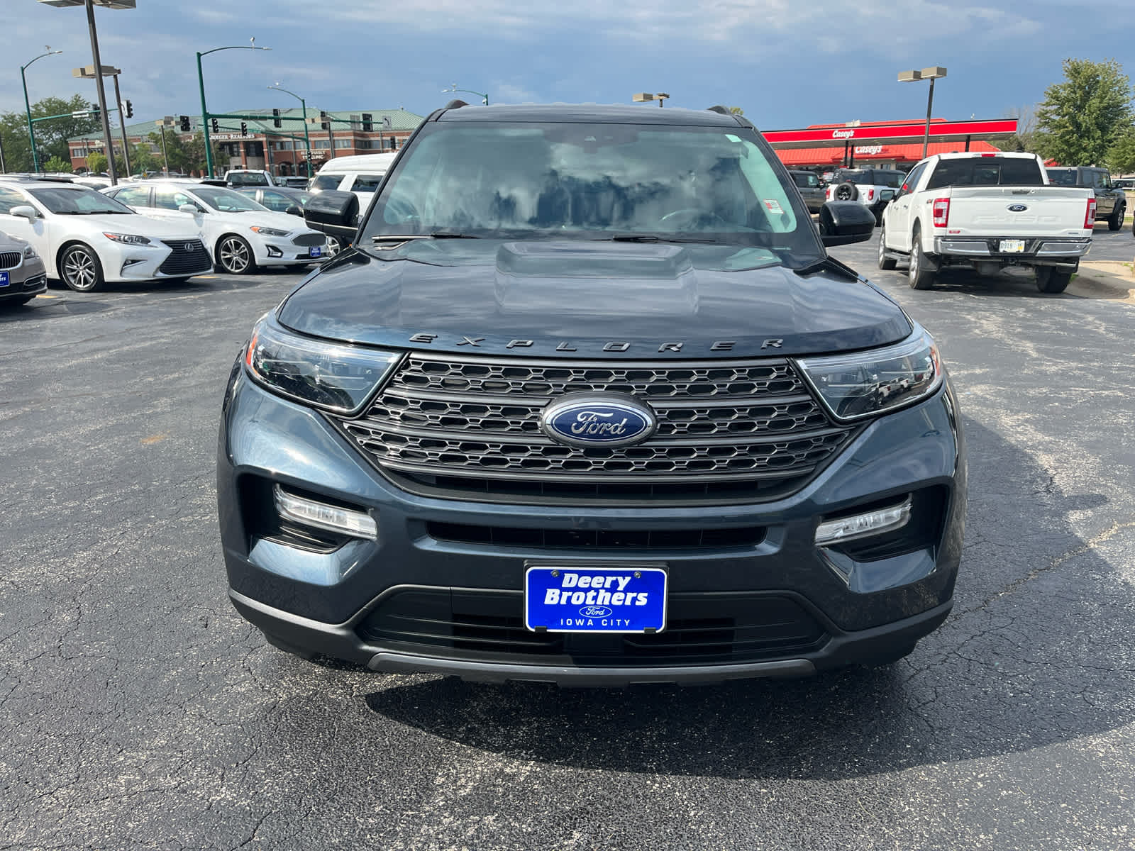 2022 Ford Explorer XLT photo 2