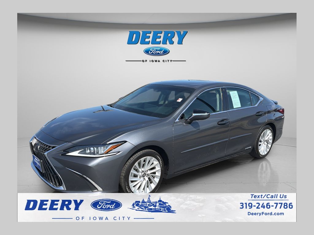 2022 Lexus ES 300h 300h Luxury's photo