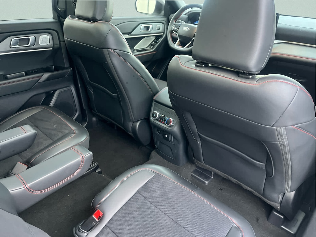 2025 Ford Explorer ST - Photo 18