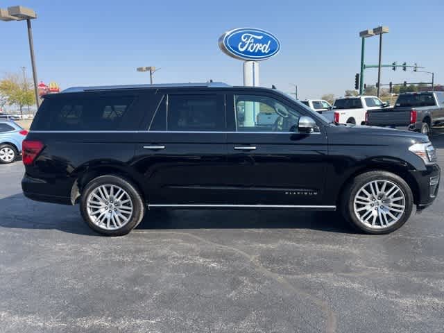 2022 Ford Expedition MAX Platinum photo 2