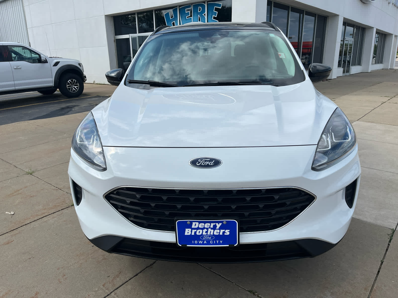 2022 Ford Escape SE photo 3