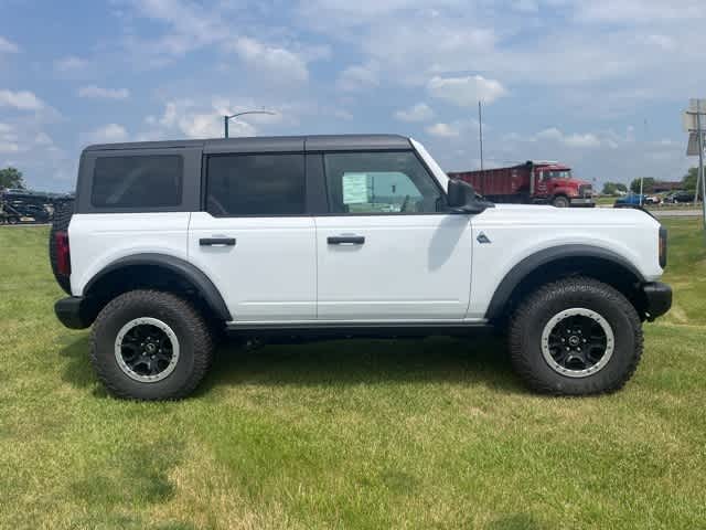 2024 Ford Bronco Black Diamond photo 2