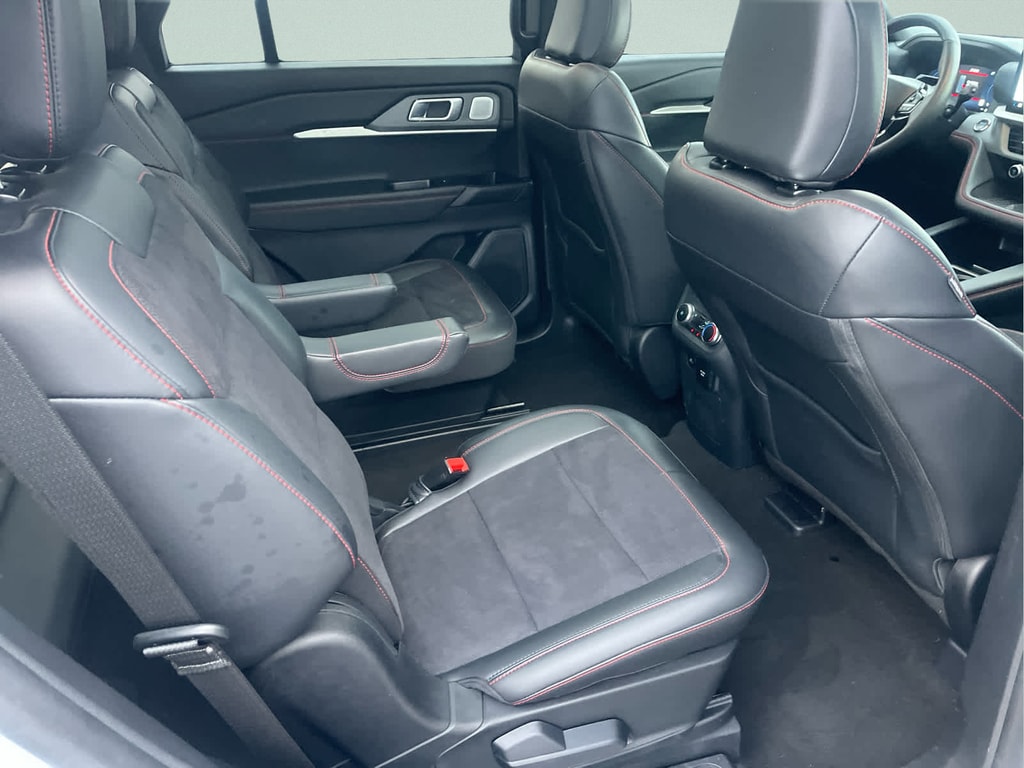 2025 Ford Explorer ST - Photo 17