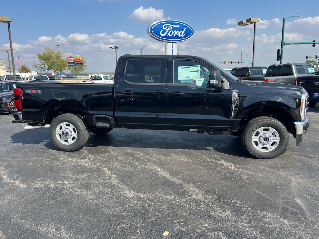 New 2026 Ford Super Duty F-350 SRW XLT Truck Crew Cab