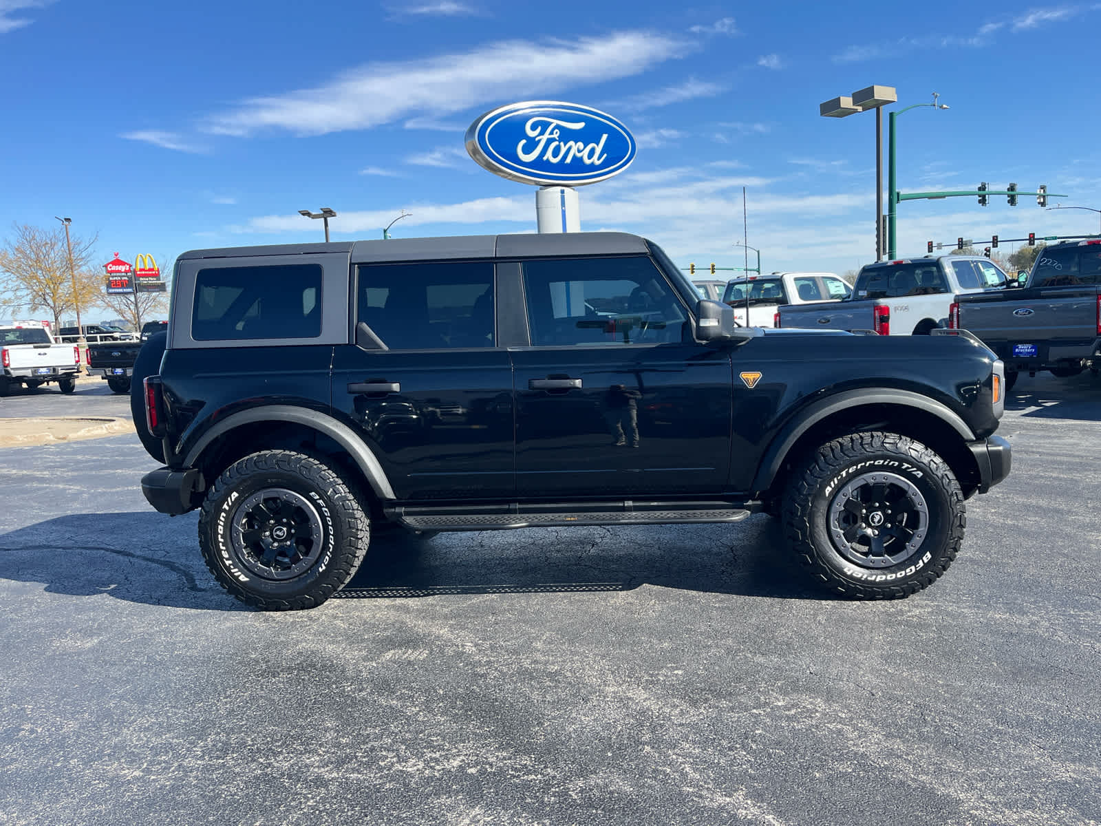 2022 Ford Bronco Badlands photo 2