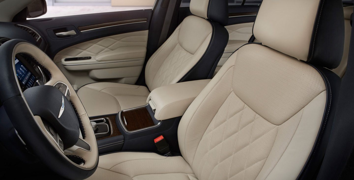 2019-chrysler-300-gallery-23.jpg.image.1440.jpg