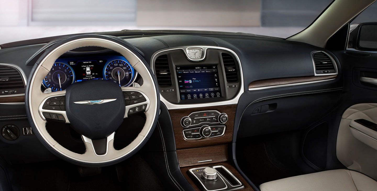 2019-chrysler-300-gallery-22.jpg.image.1440.jpg