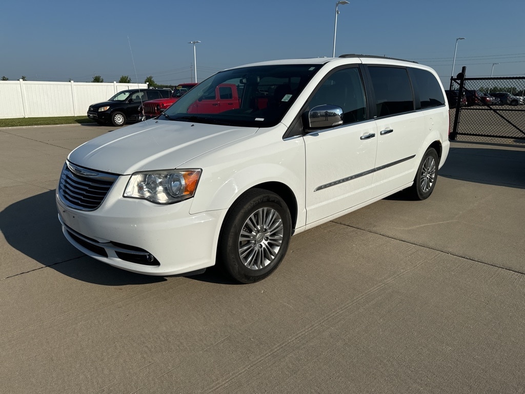 Used 2013 Chrysler Town & Country Touring-L with VIN 2C4RC1CG0DR818708 for sale in Waukee, IA