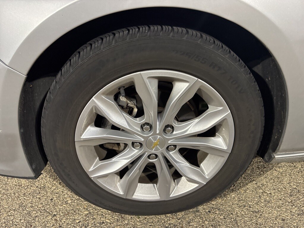 2022 Chevrolet Malibu photo 4