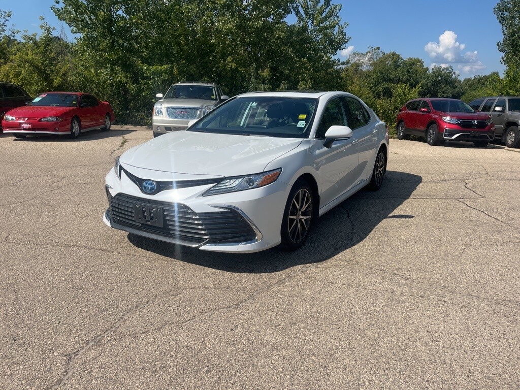 2023 Toyota Camry SE photo 2