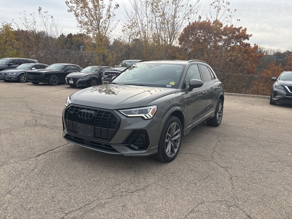 2021 Audi Q3 45 TFSI S line Premium photo 3