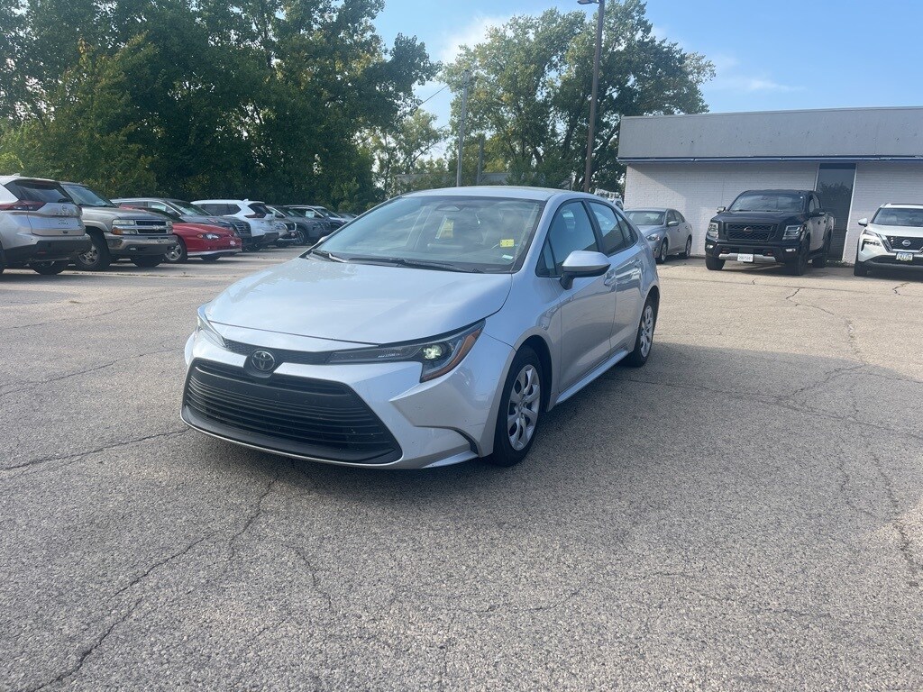 2023 Toyota Corolla LE photo 3