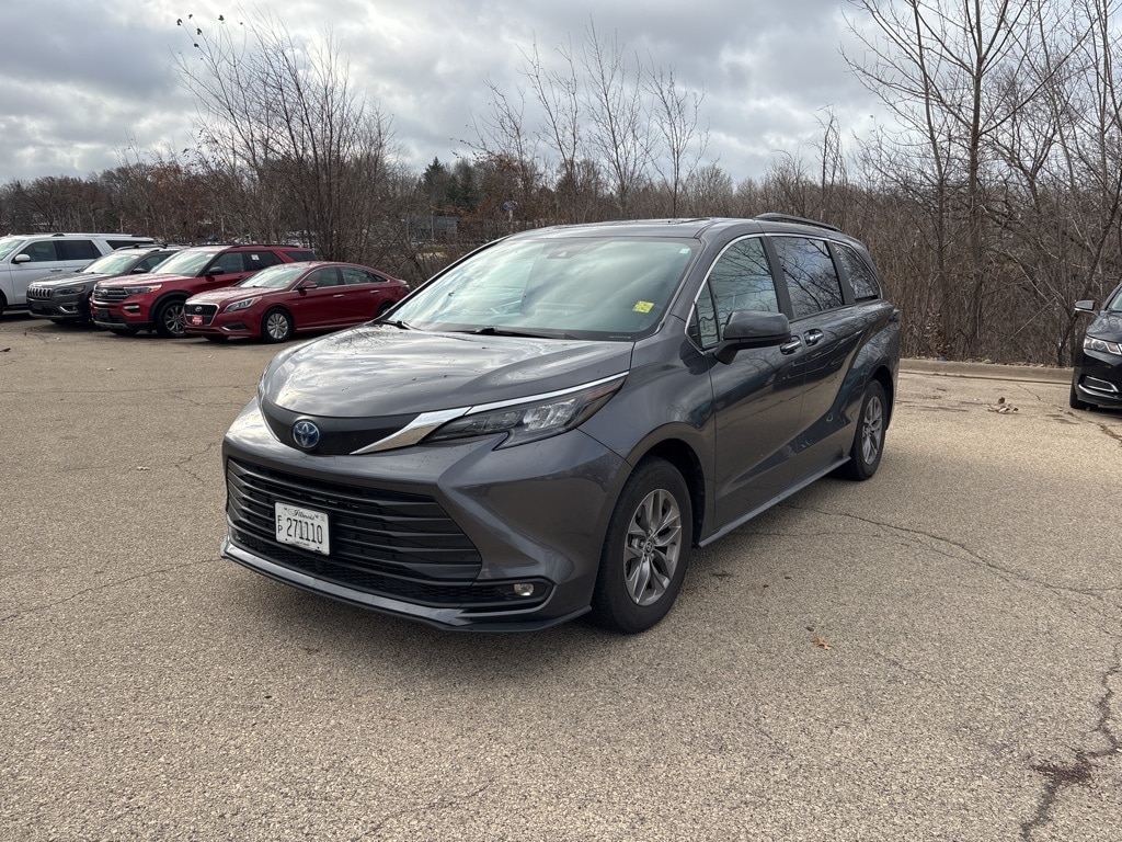 Used 2025 Toyota Sienna XLE 8 Passenger Van Passenger Van
