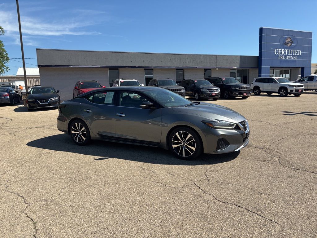 2023 Nissan Maxima SL's photo