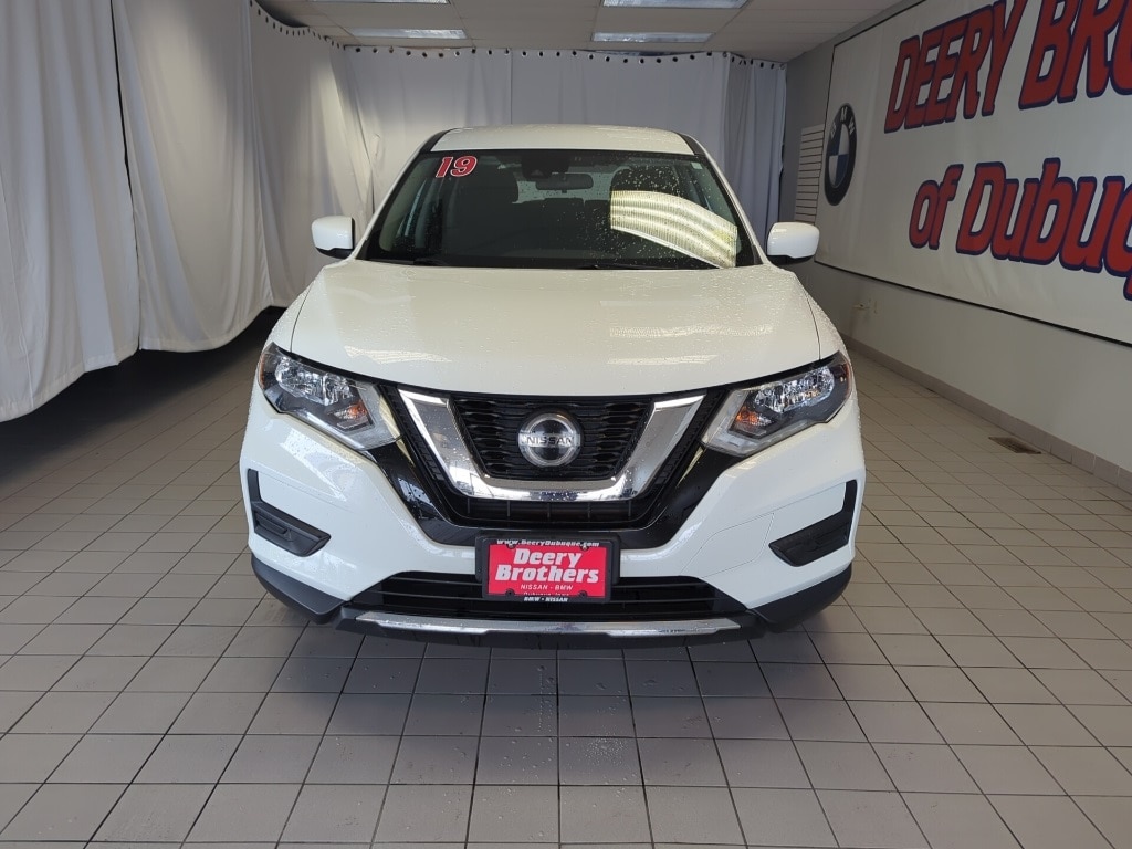 Used 2019 Nissan Rogue S with VIN 5N1AT2MV8KC784681 for sale in Dubuque, IA